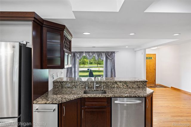 8359 Chicago Road, Warren, MI 48093