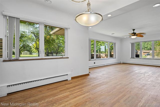 8359 Chicago Road, Warren, MI 48093