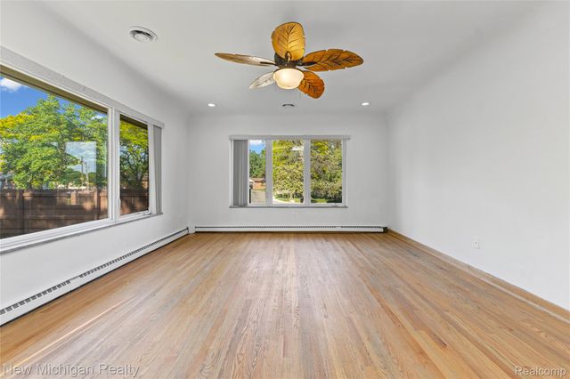 8359 Chicago Road, Warren, MI 48093