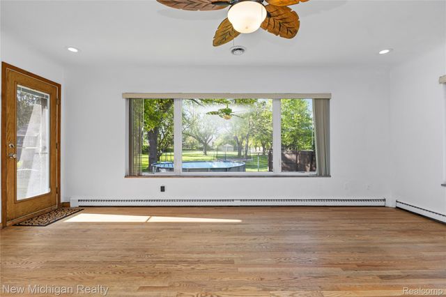 8359 Chicago Road, Warren, MI 48093