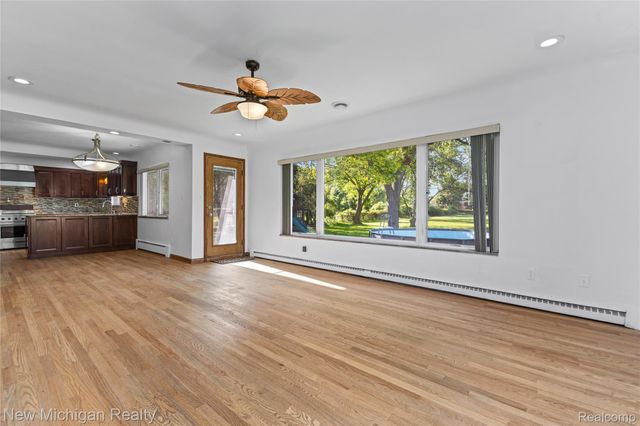 8359 Chicago Road, Warren, MI 48093