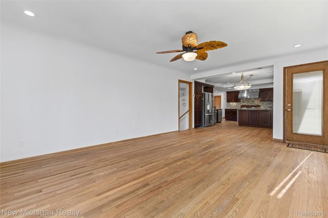8359 Chicago Road, Warren, MI 48093