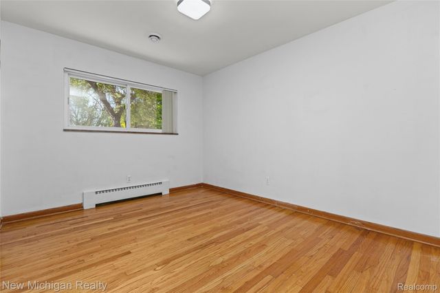 8359 Chicago Road, Warren, MI 48093