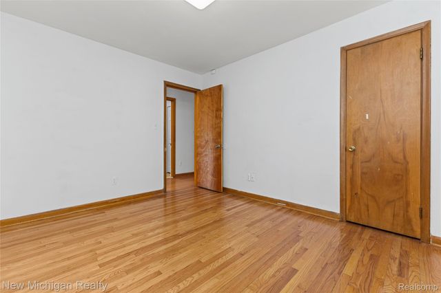 8359 Chicago Road, Warren, MI 48093