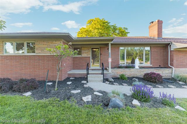 8359 Chicago Road, Warren, MI 48093