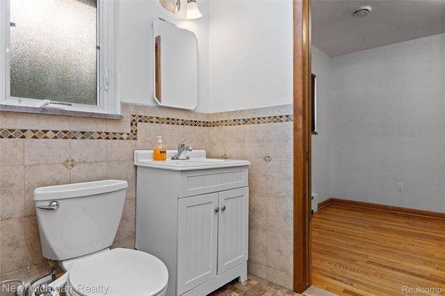 8359 Chicago Road, Warren, MI 48093