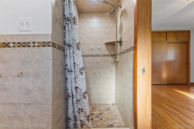 8359 Chicago Road, Warren, MI 48093