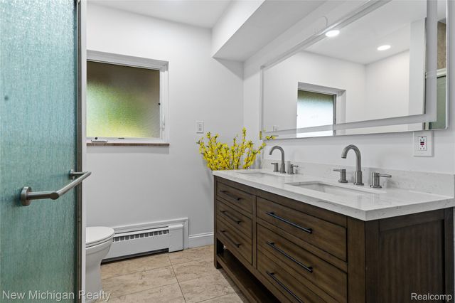8359 Chicago Road, Warren, MI 48093