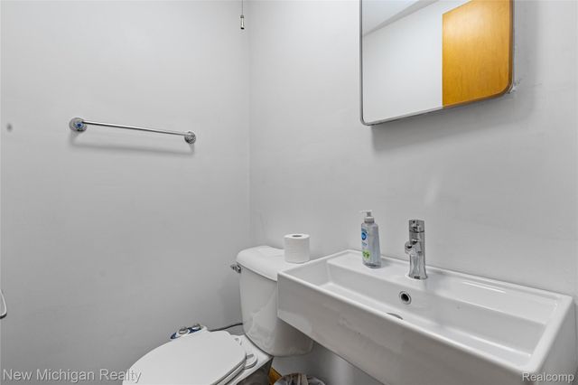 8359 Chicago Road, Warren, MI 48093