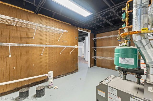 8359 Chicago Road, Warren, MI 48093