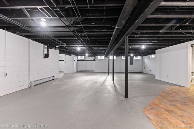 8359 Chicago Road, Warren, MI 48093