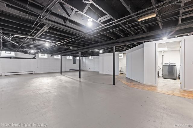 8359 Chicago Road, Warren, MI 48093