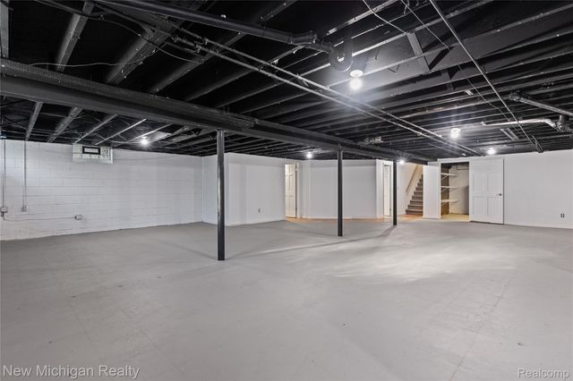 8359 Chicago Road, Warren, MI 48093
