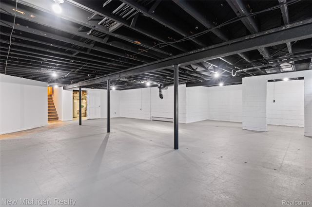 8359 Chicago Road, Warren, MI 48093