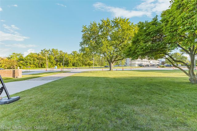 8359 Chicago Road, Warren, MI 48093