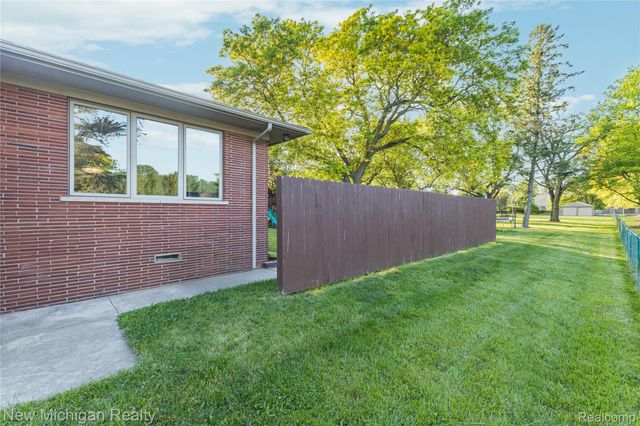 8359 Chicago Road, Warren, MI 48093