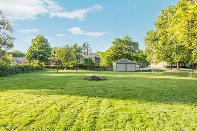 8359 Chicago Road, Warren, MI 48093
