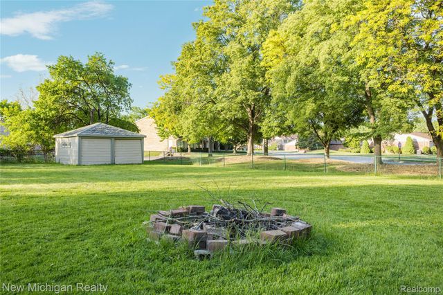 8359 Chicago Road, Warren, MI 48093