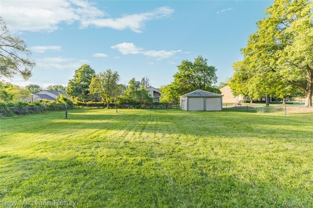 8359 Chicago Road, Warren, MI 48093