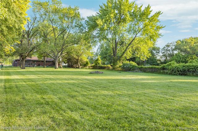 8359 Chicago Road, Warren, MI 48093
