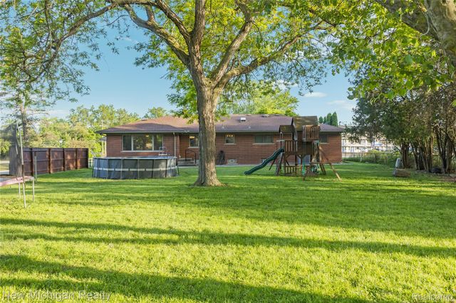 8359 Chicago Road, Warren, MI 48093