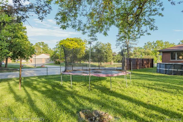 8359 Chicago Road, Warren, MI 48093