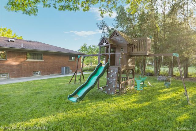 8359 Chicago Road, Warren, MI 48093