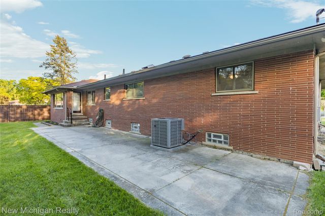 8359 Chicago Road, Warren, MI 48093