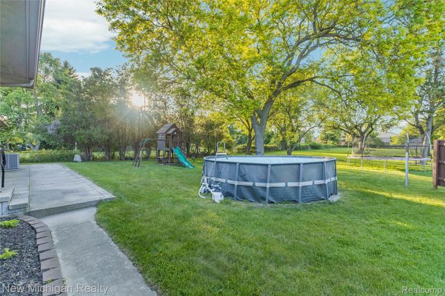 8359 Chicago Road, Warren, MI 48093