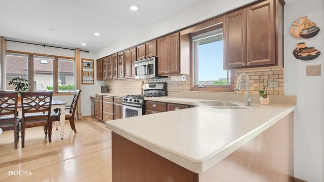 16149 Eagle Ridge Drive, Tinley Park, IL 60477