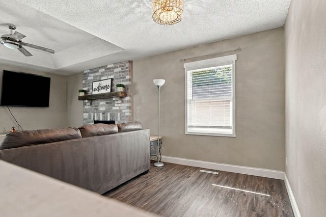 3423 W El Castile Street, Springfield, MO 65807