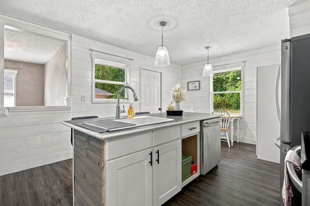 3423 W El Castile Street, Springfield, MO 65807