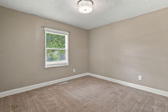 3423 W El Castile Street, Springfield, MO 65807