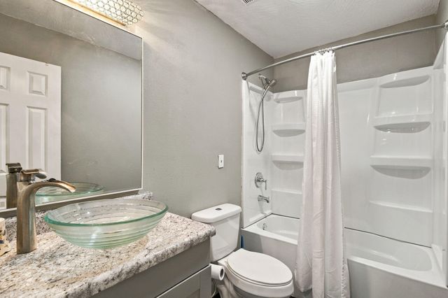 3423 W El Castile Street, Springfield, MO 65807