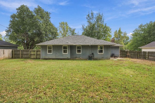 3423 W El Castile Street, Springfield, MO 65807
