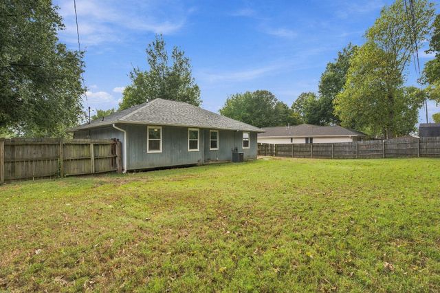 3423 W El Castile Street, Springfield, MO 65807