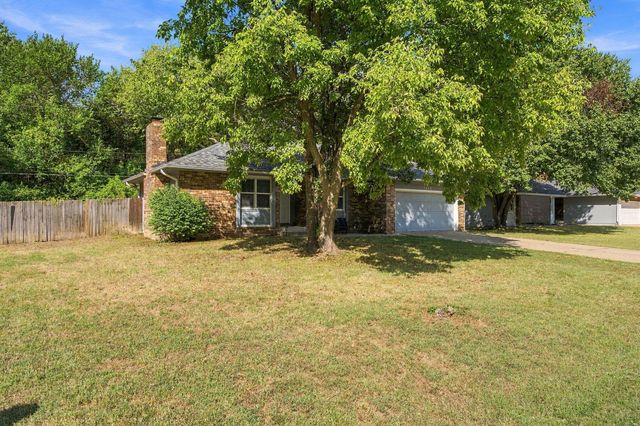 3423 W El Castile Street, Springfield, MO 65807