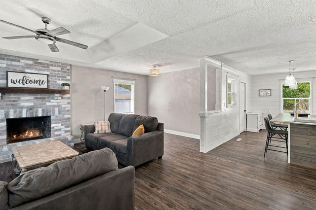 3423 W El Castile Street, Springfield, MO 65807