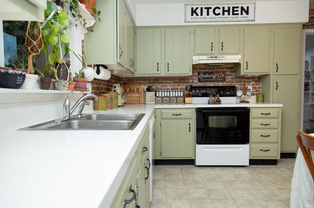 845 Park Plaza Drive, Evansville, IN 47715