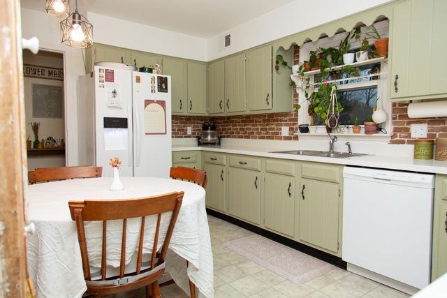 845 Park Plaza Drive, Evansville, IN 47715