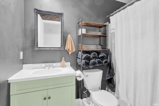 845 Park Plaza Drive, Evansville, IN 47715