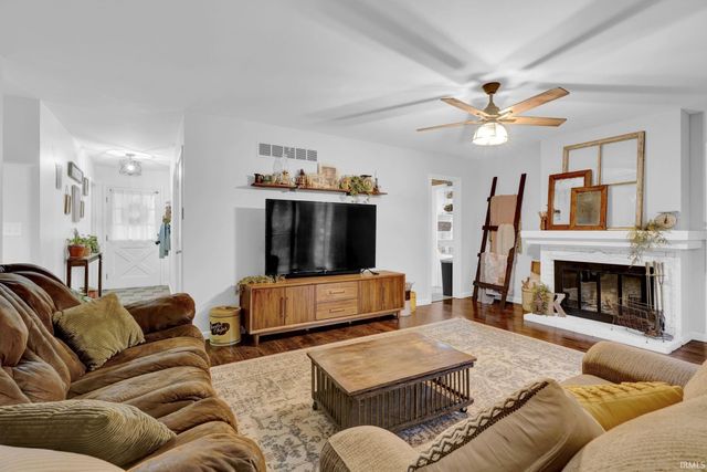 845 Park Plaza Drive, Evansville, IN 47715