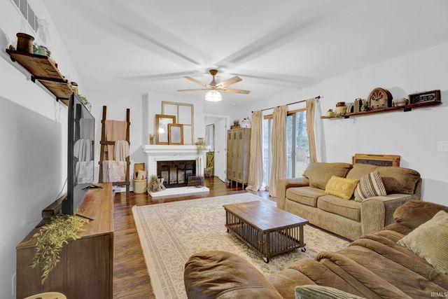 845 Park Plaza Drive, Evansville, IN 47715