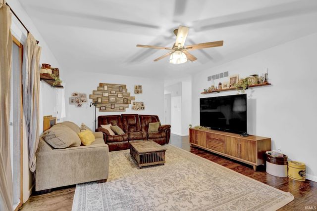 845 Park Plaza Drive, Evansville, IN 47715