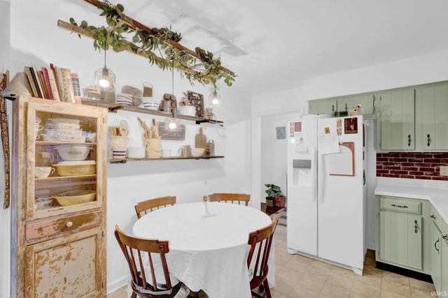 845 Park Plaza Drive, Evansville, IN 47715