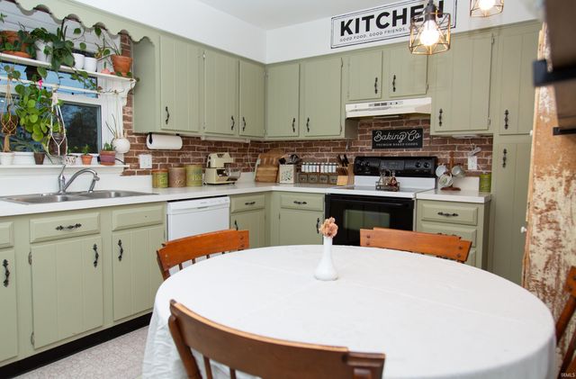 845 Park Plaza Drive, Evansville, IN 47715