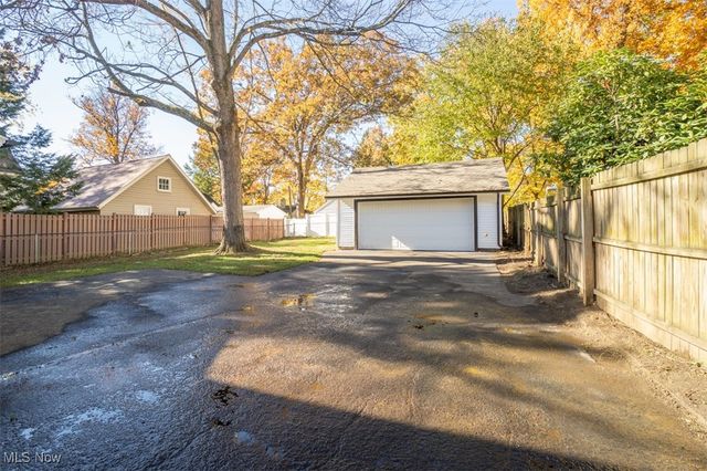 1922 12th Street, Cuyahoga Falls, OH 44223