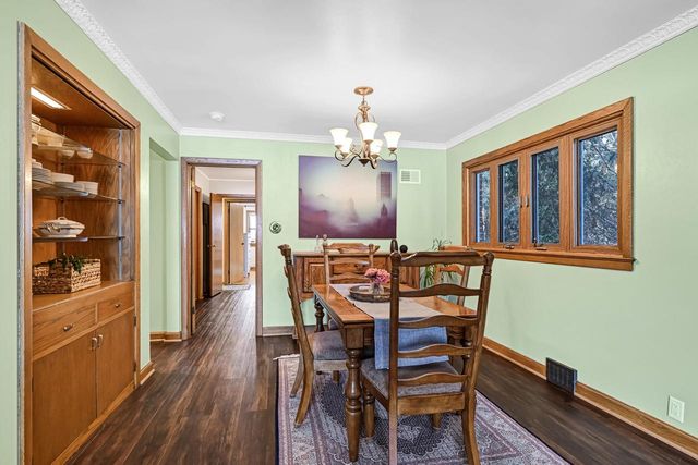 2853 N Colonial DRIVE, Milwaukee, WI 53222