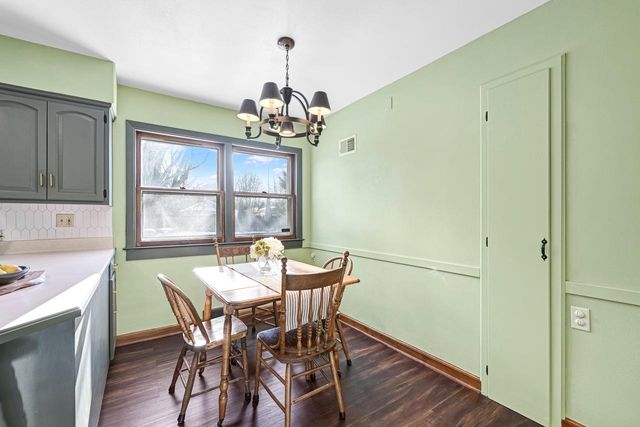 2853 N Colonial DRIVE, Milwaukee, WI 53222