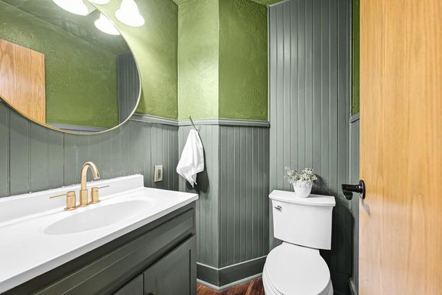 2853 N Colonial DRIVE, Milwaukee, WI 53222